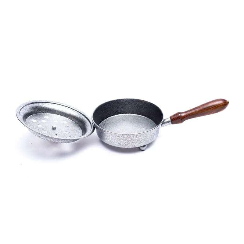 Incensário em ferro com alça de madeira