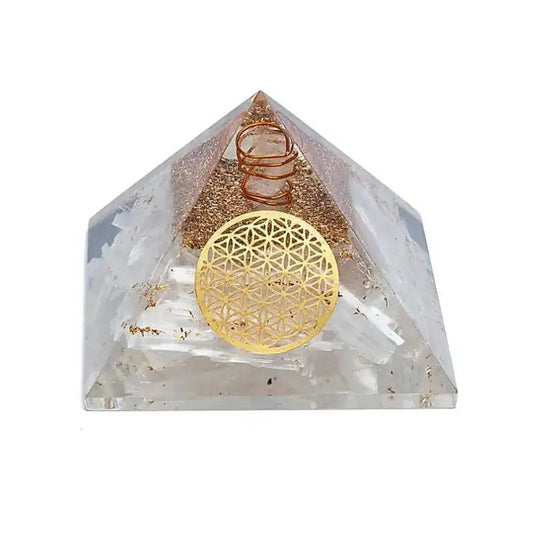 Pirâmide de orgonite com selenita em peça energética e decorativa