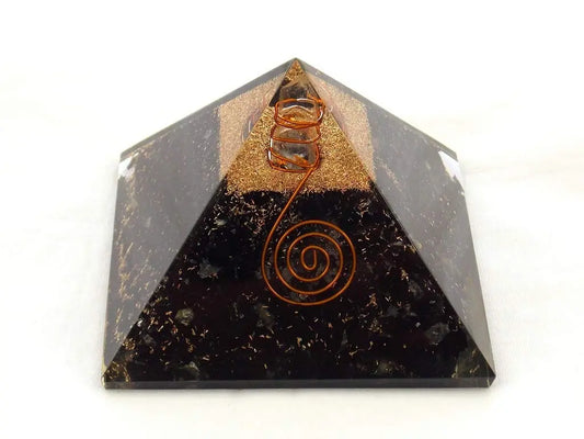 Pirâmide de Orgonite com Turmalina Negra