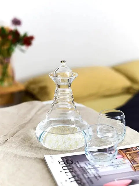 Copo de água com proporção áurea e símbolo Flor da Vida em platina