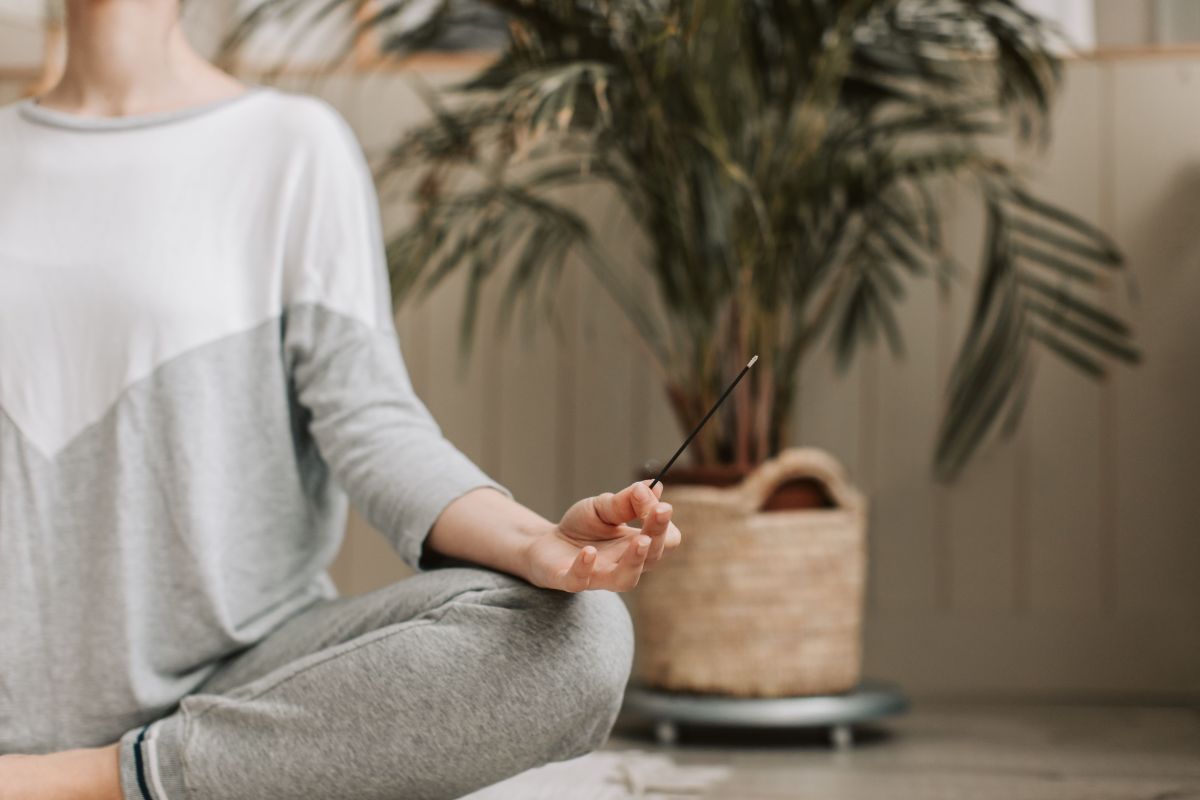 Almofadas e bancos para meditação