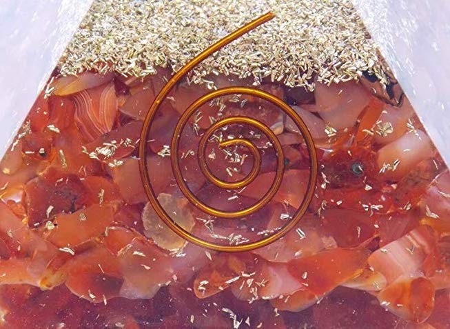Pirâmide de Orgonite com Cornalina - Grande