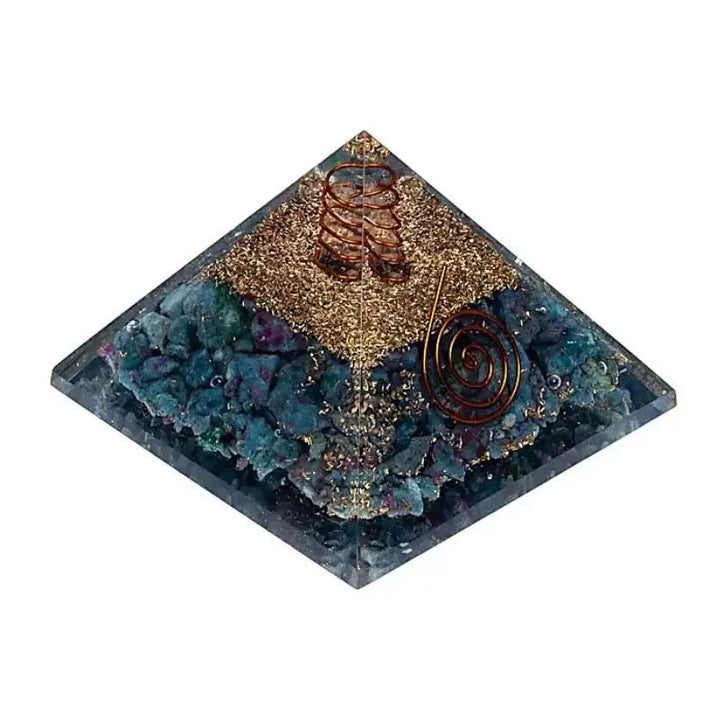 Pirâmide de orgonite com cianita azul e rubi em pedra natural